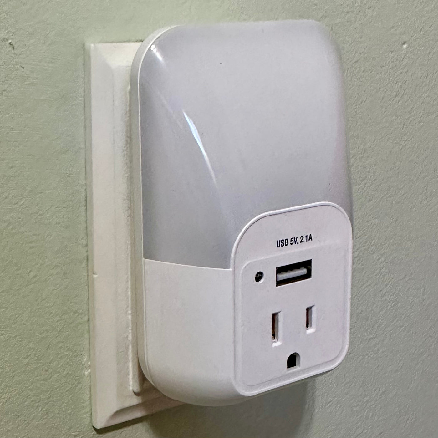 Nightlight USB Charger Hidden Camera
