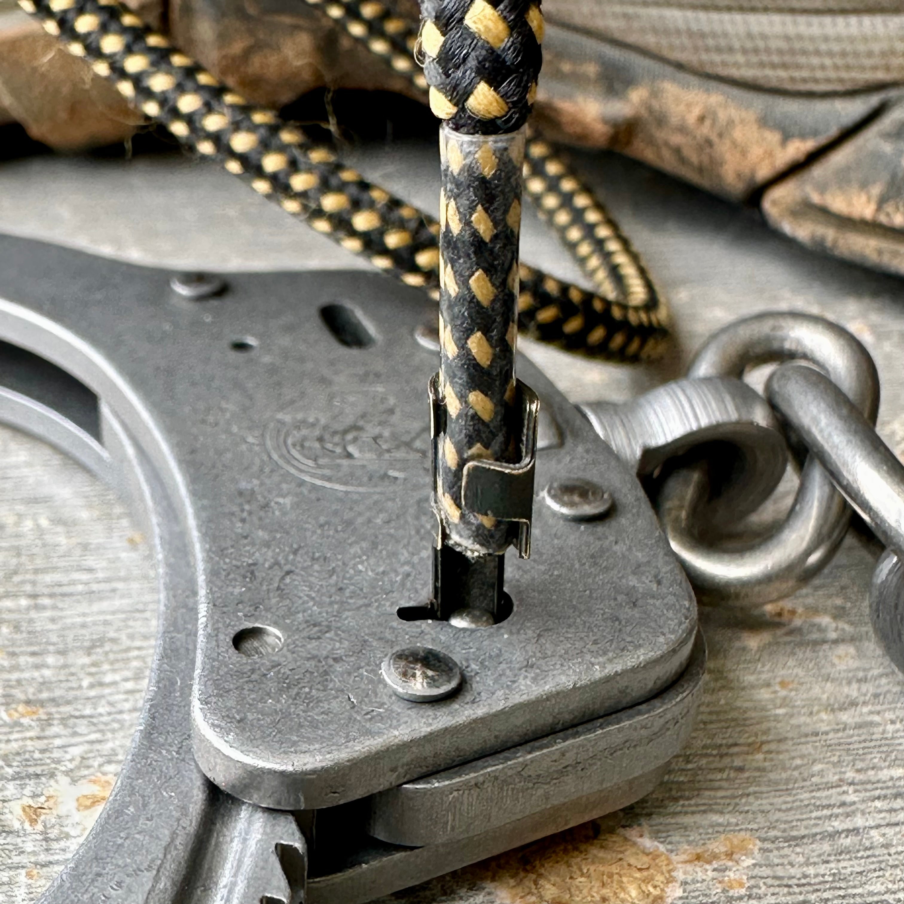 Boot Lace Covert Handcuff Key – Spycraft 101